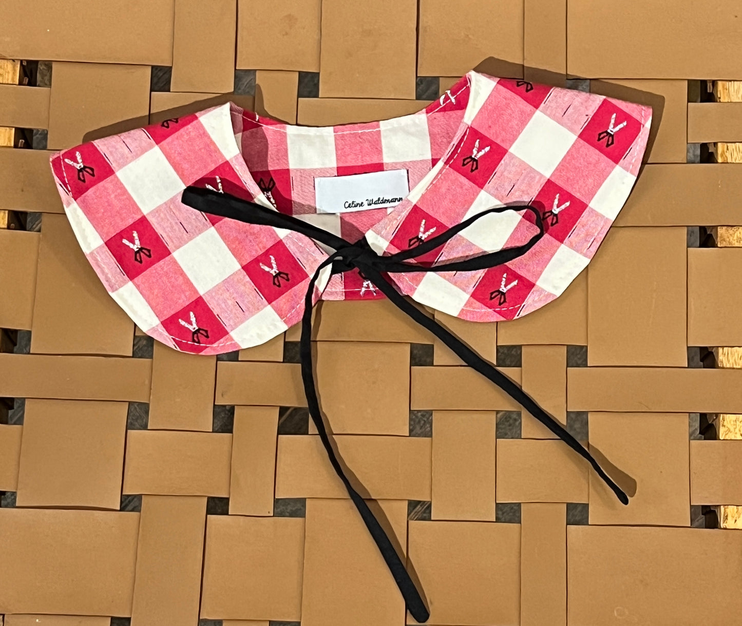 Beatrice Detachable Collar