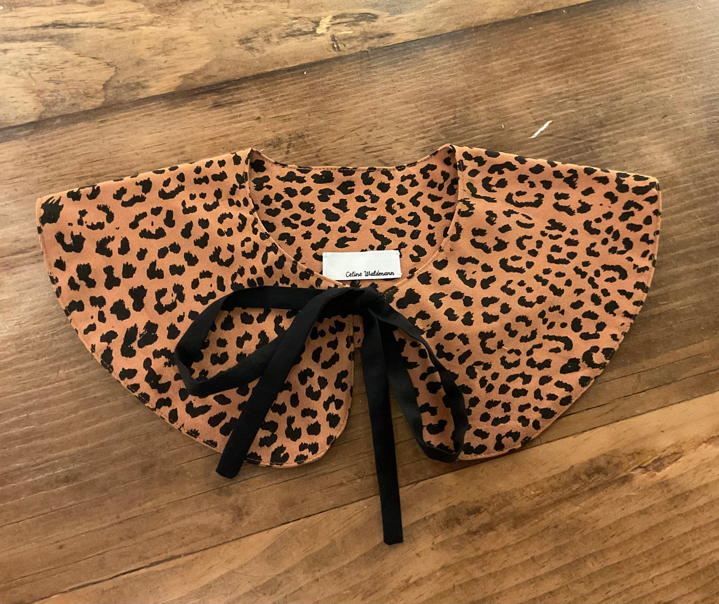 Beatrice Detachable Collar