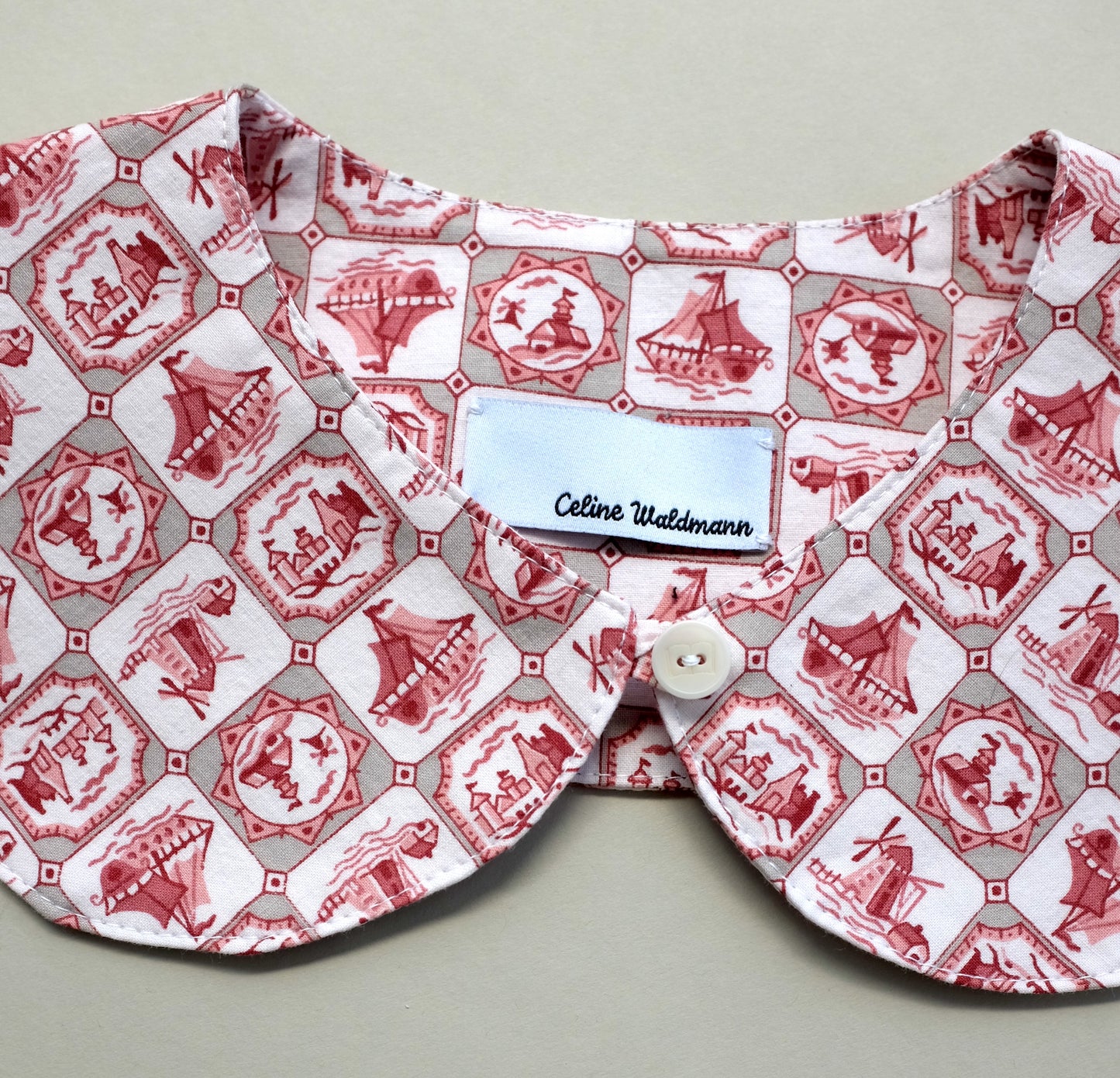 Beatrice Detachable Collar