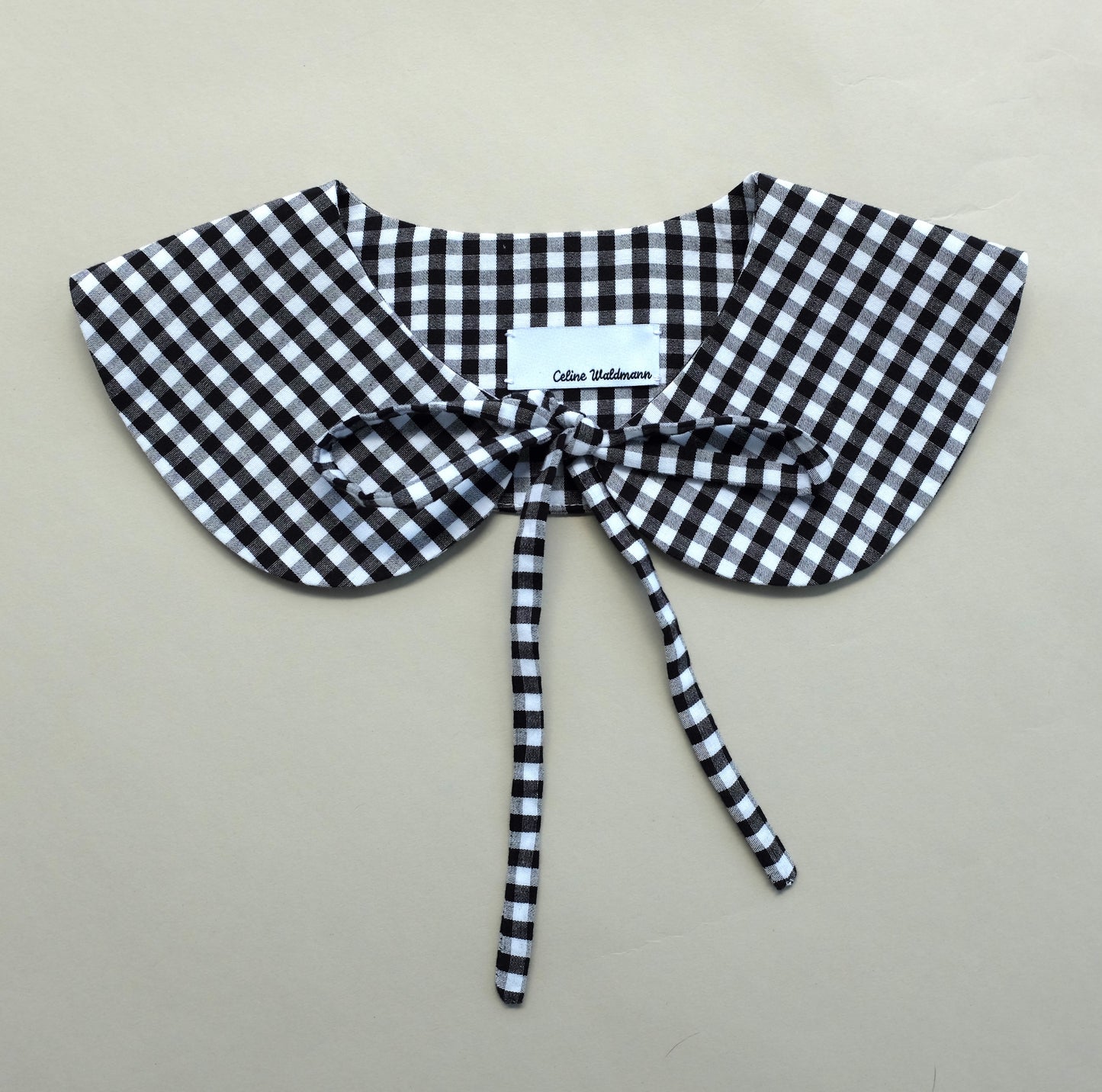 Beatrice Detachable Collar