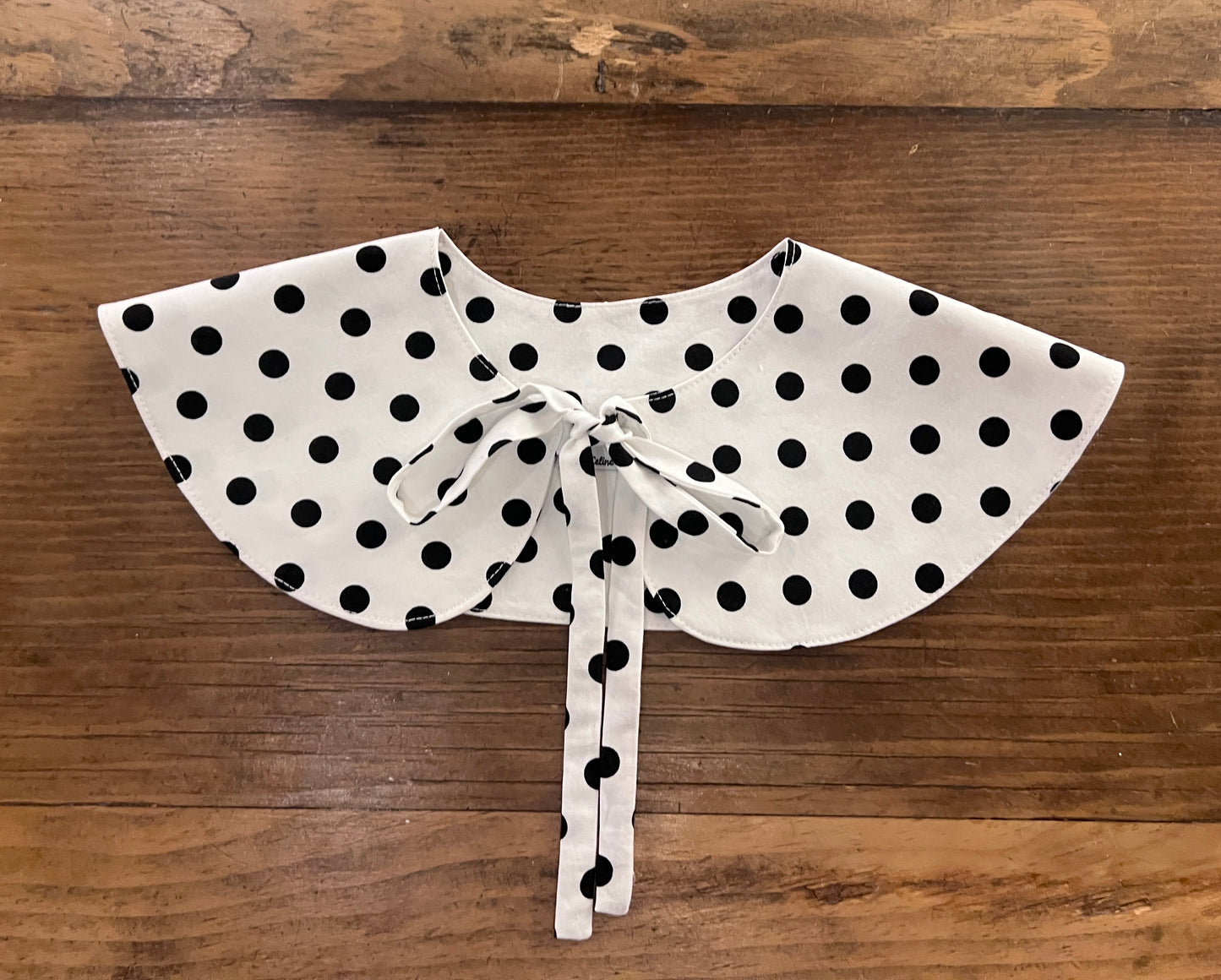 Beatrice Detachable Collar