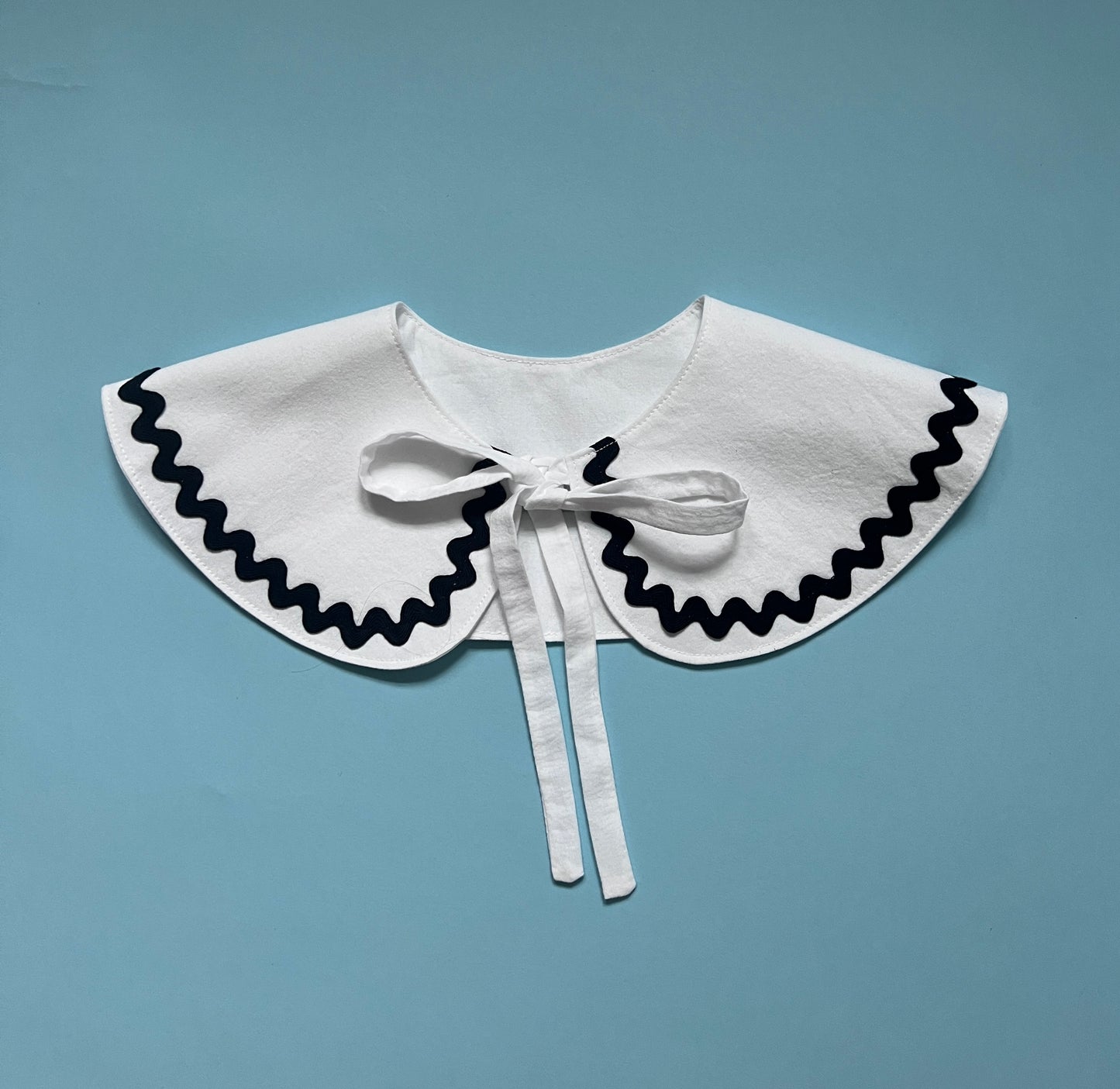 Beatrice Detachable Collar