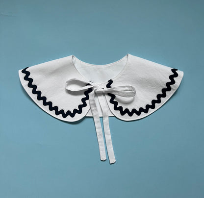 Beatrice Detachable Collar