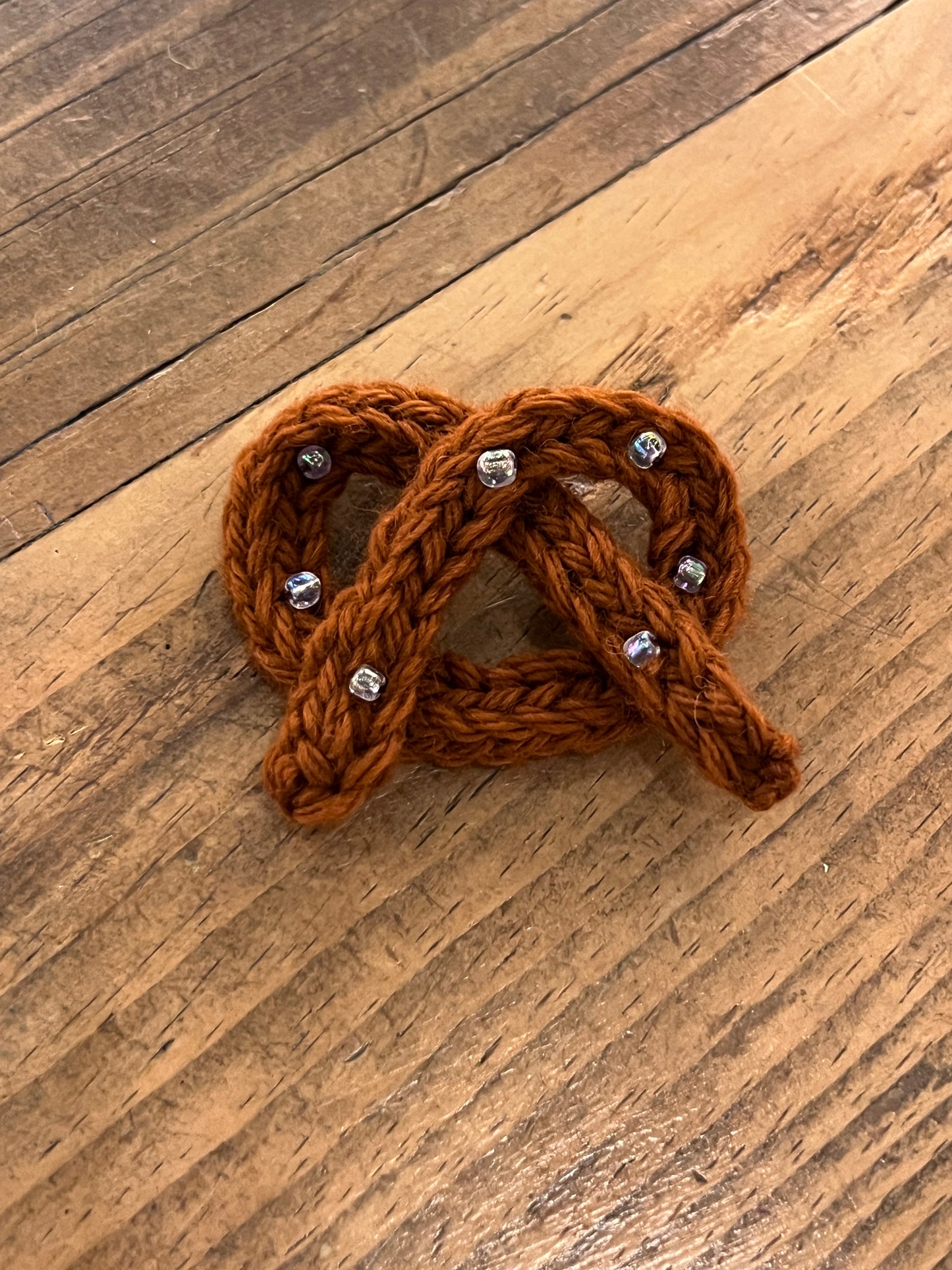 Pretzel brooch
