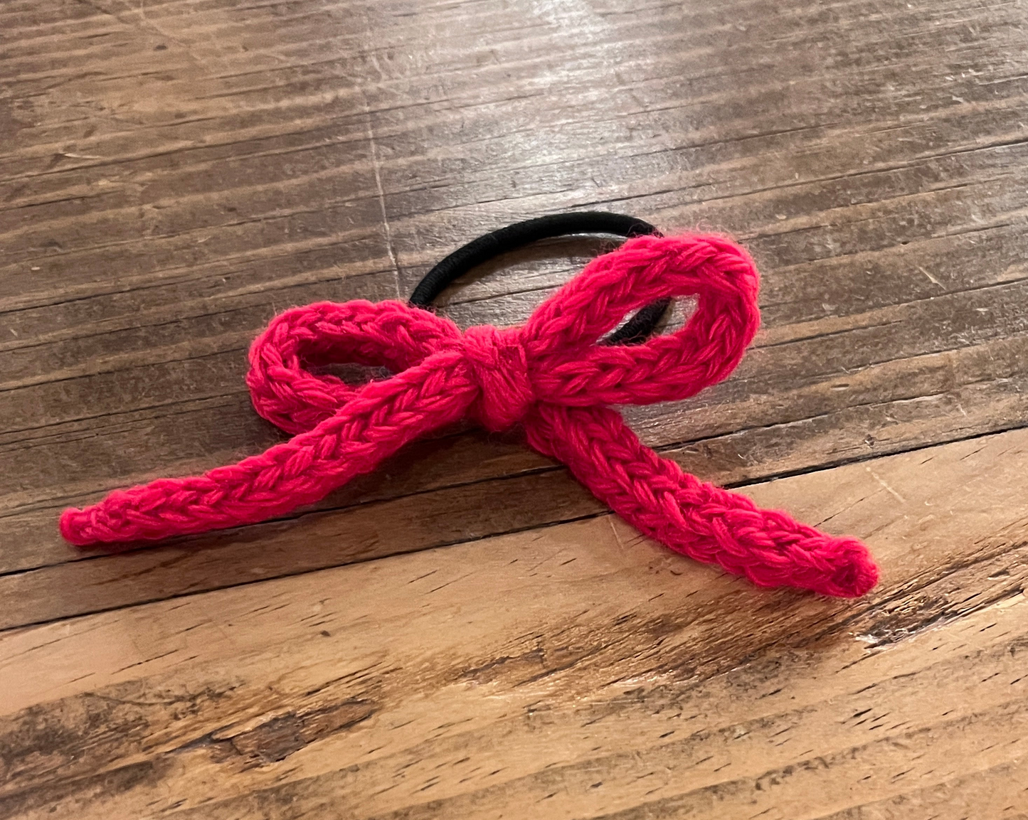 Knit bow hair tie